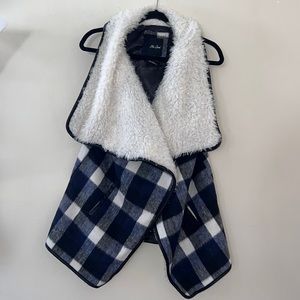 Me Jane - Black/blue/white faux fur vest - L - Good condition